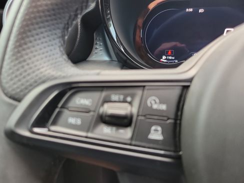 Used 2025 Alfa Romeo Tonale AWD/4WD image 17