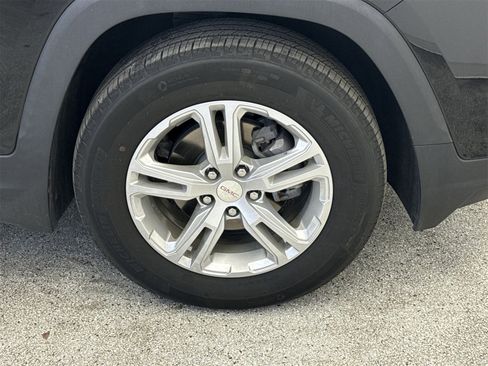 Used 2023 GMC Terrain SLE w/ Driver Convenience Package image 39