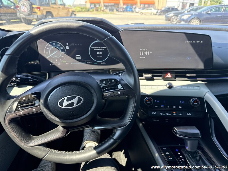Used 2024 Hyundai Elantra Limited FWD image 17