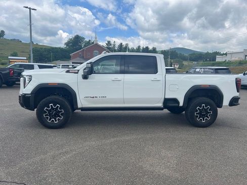 Used 2024 GMC Sierra 2500 AT4X AWD/4WD image 2