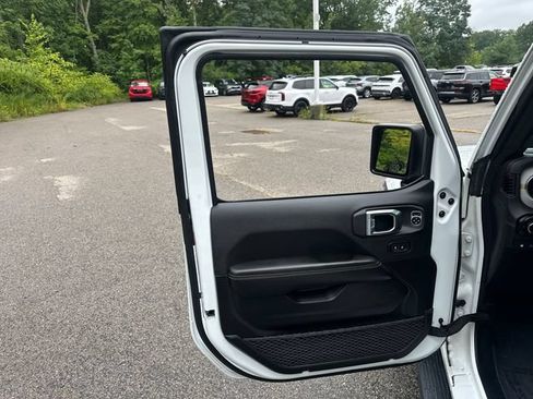 Used 2024 Jeep Wrangler Unlimited Sahara AWD/4WD image 24