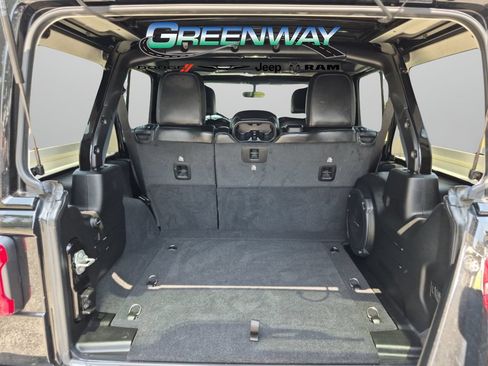 Used 2022 Jeep Wrangler Unlimited Sahara AWD/4WD image 7