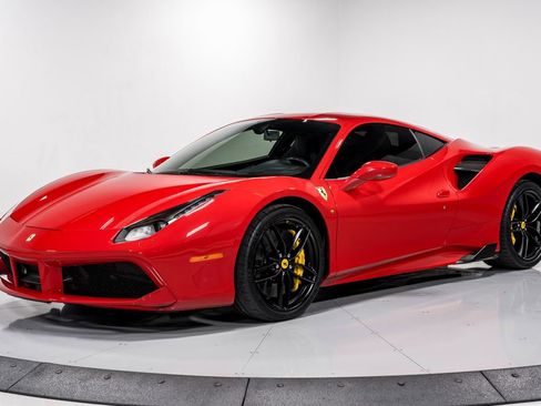 Used 2018 Ferrari 488 GTB image 7