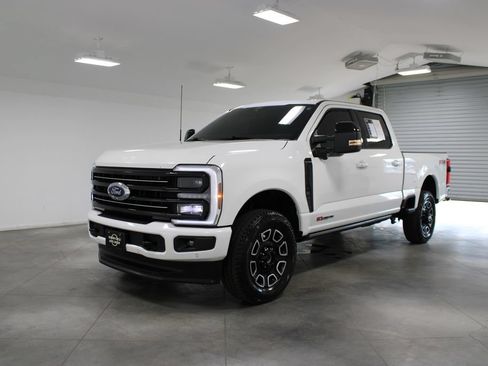 Used 2026 Ford F250 Platinum AWD/4WD image 4