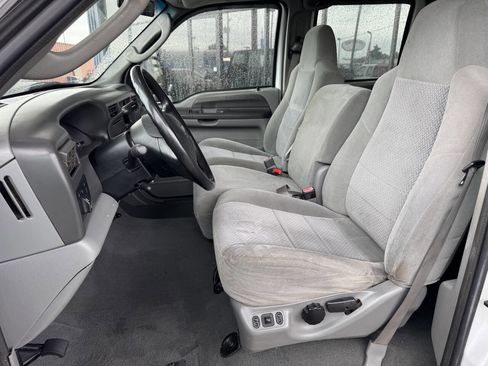 Used 2004 Ford F350 XLT image 3