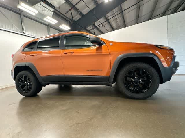 Used 2016 Jeep Cherokee Trailhawk AWD/4WD image 3