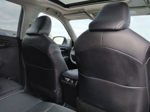 Used 2021 Toyota Highlander XLE image 18