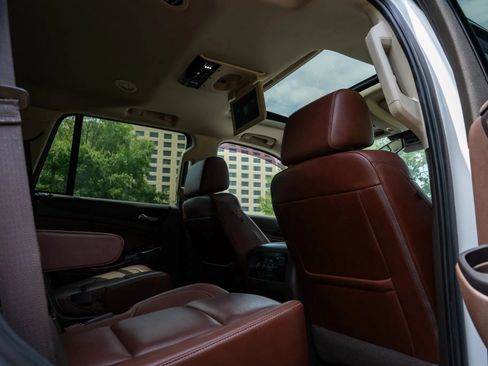 Used 2020 Chevrolet Tahoe Premier AWD/4WD image 17