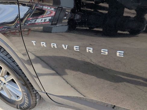 Used 2023 Chevrolet Traverse LT image 48