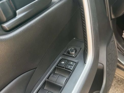 Used 2021 Toyota RAV4 LE AWD/4WD image 20
