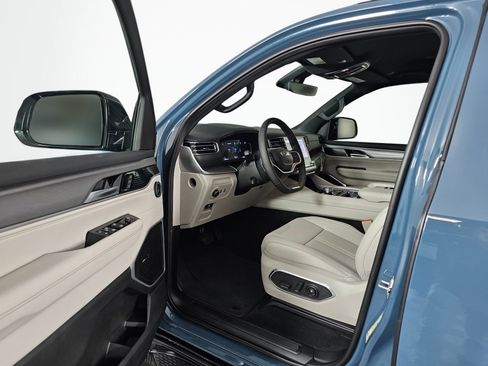 New 2026 Jeep Grand Wagoneer Limited w/ Rear Seat Video Group I AWD/4WD image 22