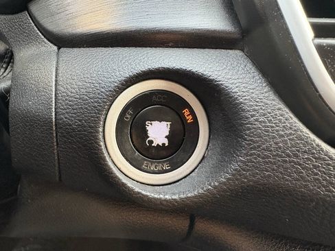 Used 2015 Chrysler 200 Limited w/ Convenience Group FWD image 30