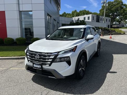 Certified 2025 Nissan Rogue SL AWD/4WD image 4
