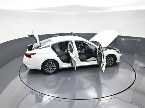 Used 2023 Nissan Altima 2.5 SV image 14