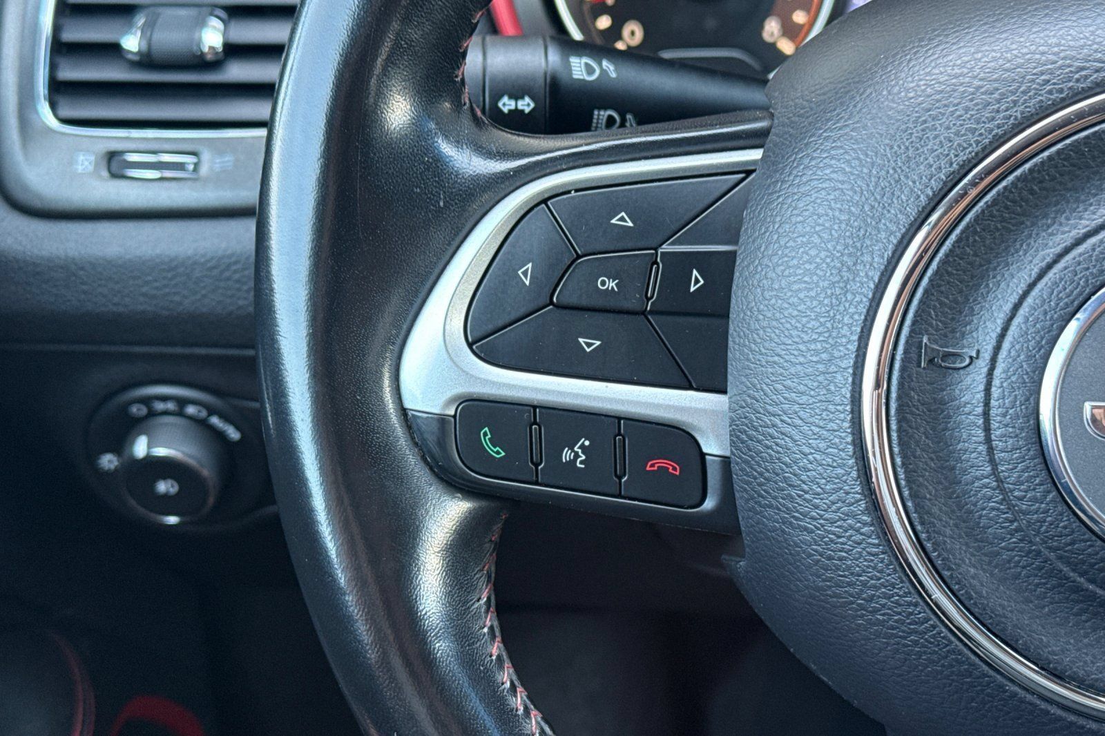 Used 2019 Jeep Compass Trailhawk AWD/4WD image 35
