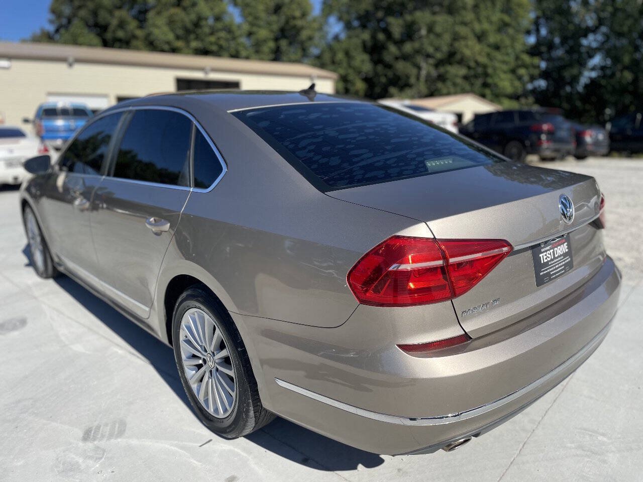 Used 2016 Volkswagen Passat 1.8T SE FWD image 5