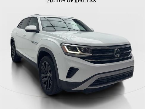 Used 2022 Volkswagen Atlas Cross Sport SE w/ Panoramic Sunroof Package FWD image 2