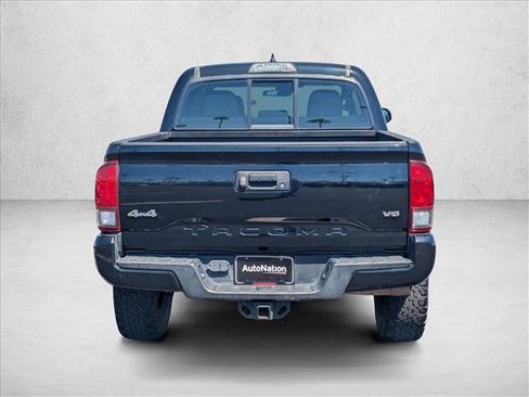 Used 2018 Toyota Tacoma SR5 AWD/4WD image 7