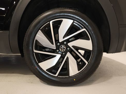 Used 2025 Volkswagen Atlas SE image 33