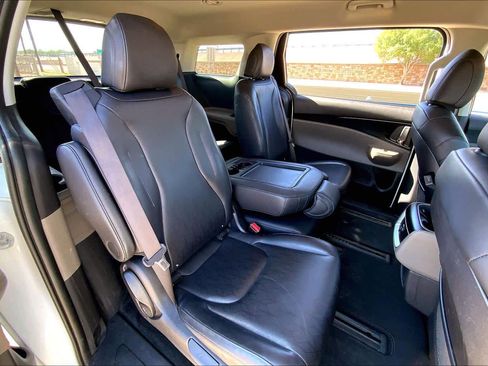 Used 2025 Kia Carnival FWD image 20