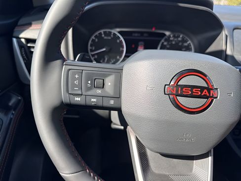 Used 2025 Nissan Rogue SV image 14