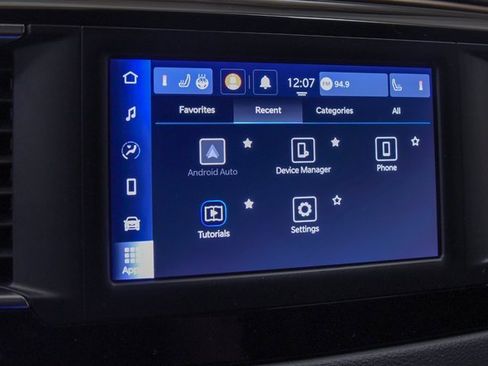 Used 2023 Chrysler Voyager LX image 14