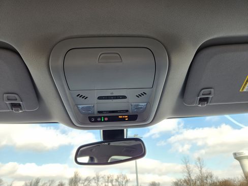 Used 2020 Buick Enclave Essence image 21