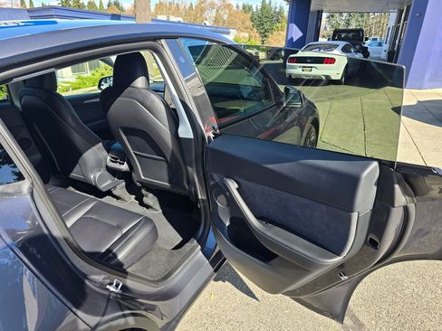 Used 2023 Tesla Model Y Long Range AWD/4WD image 12