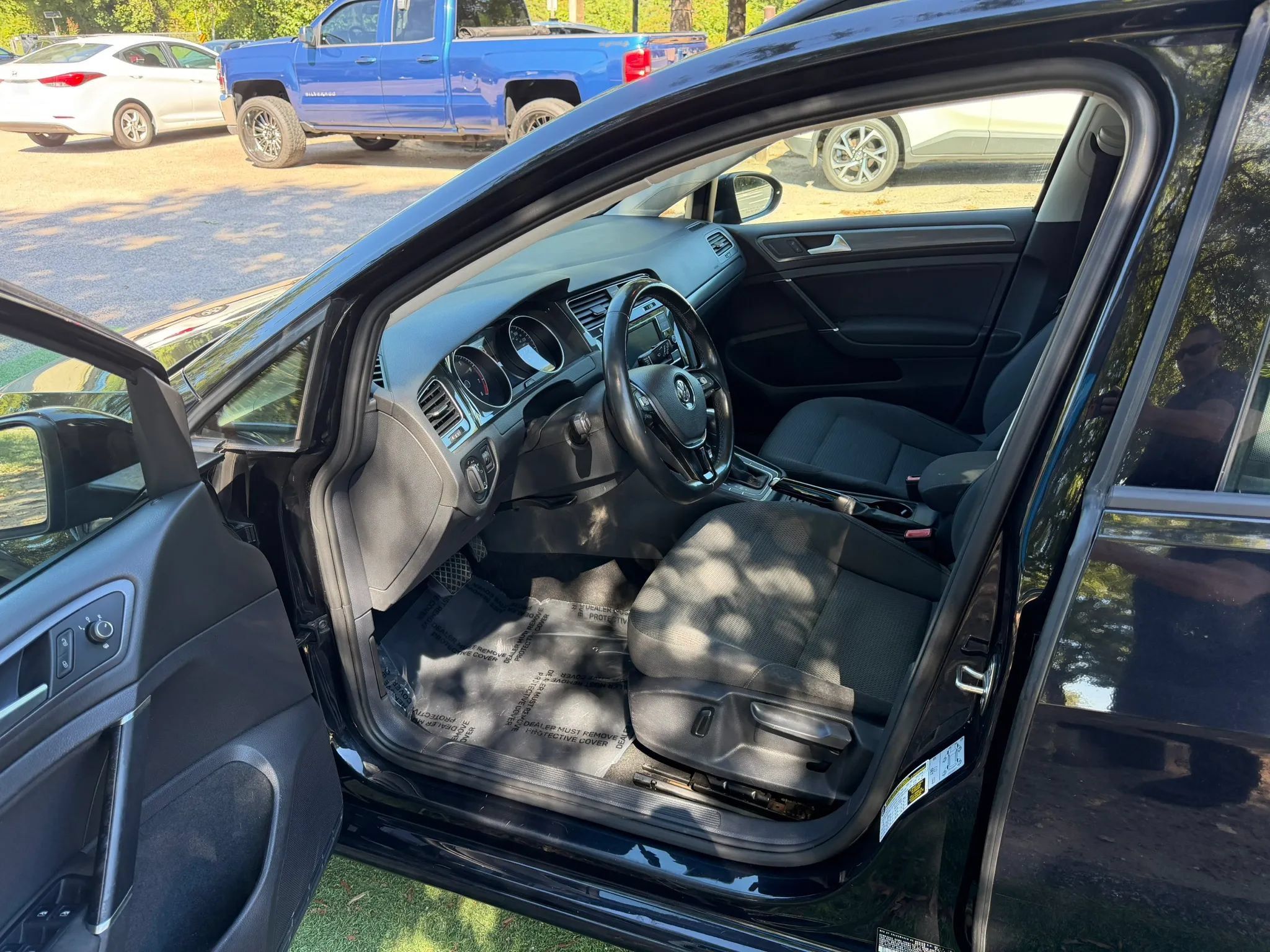 Used 2019 Volkswagen Golf S AWD/4WD image 10