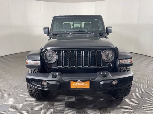Used 2024 Jeep Gladiator Sport AWD/4WD image 8