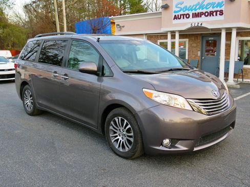Used 2015 Toyota Sienna XLE Premium image 5