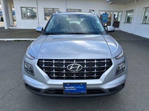 Certified 2025 Hyundai Venue SEL image 9