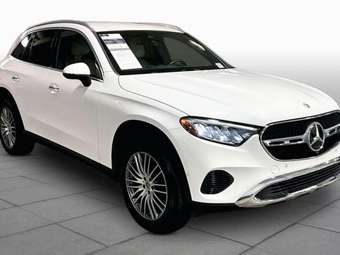 Used 2025 Mercedes-Benz GLC 300 4MATIC image 3