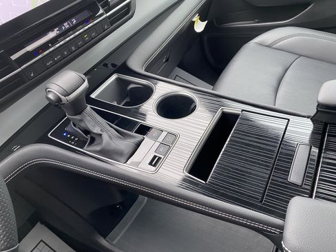 Used 2025 Toyota Sienna XSE image 29