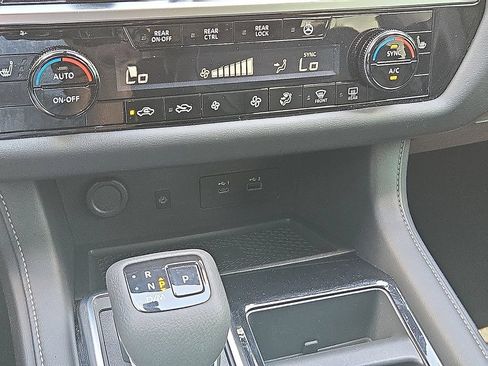 Used 2023 Nissan Pathfinder SL w/ Lighting Package (N92) AWD/4WD image 17