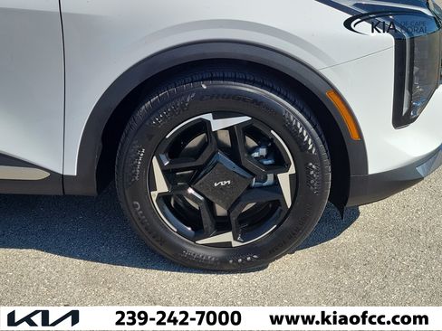 Certified 2026 Kia Sportage EX w/ EX Panorama Roof Package FWD image 7