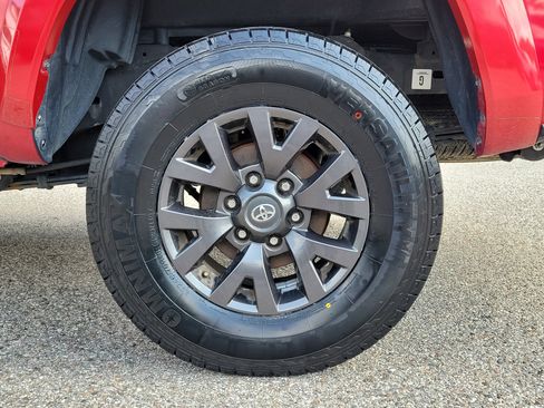 Used 2021 Toyota Tacoma SR5 AWD/4WD image 10