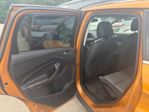 Used 2016 Ford Escape SE w/ Equipment Group 201A AWD/4WD image 6