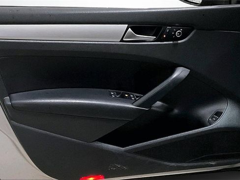 Used 2012 Volkswagen Passat 2.5 SE image 17