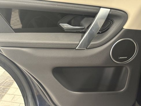 Used 2020 Land Rover Discovery Sport SE image 24