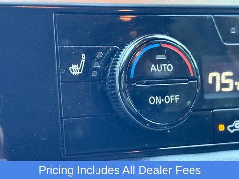Used 2023 Nissan Pathfinder SL AWD/4WD image 13