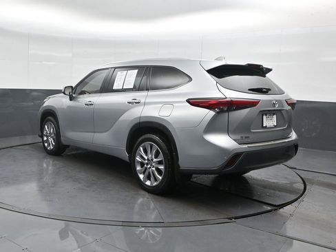 Used 2023 Toyota Highlander Limited image 8
