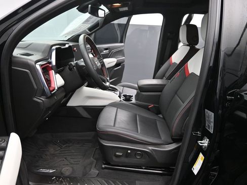 Used 2024 GMC Canyon AT4X image 10