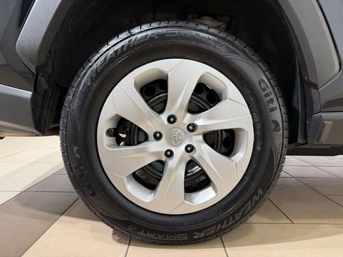 Certified 2023 Toyota RAV4 LE AWD/4WD image 9