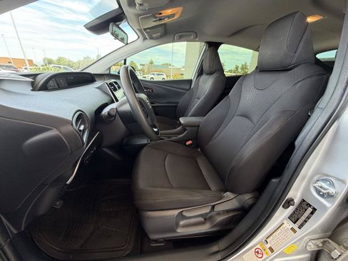 Used 2022 Toyota Prius LE FWD image 14