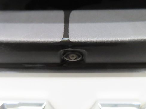 Used 2018 GMC Sierra 1500 SLT w/ SLT Premium Package image 32