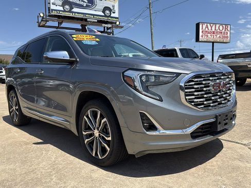 Used 2020 GMC Terrain Denali w/ Denali Premium Package AWD/4WD image 4