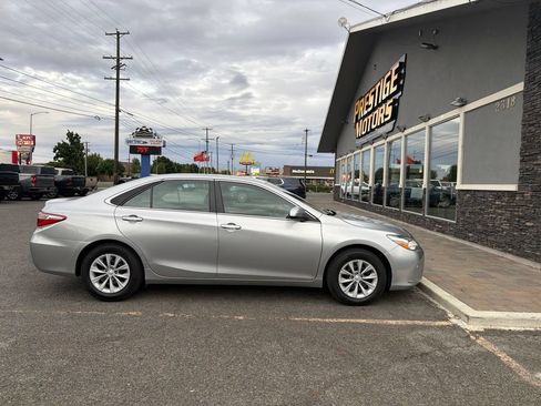 Used 2015 Toyota Camry LE FWD image 2