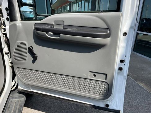 Used 2007 Ford F550 4x4 Regular Cab Super Duty image 23