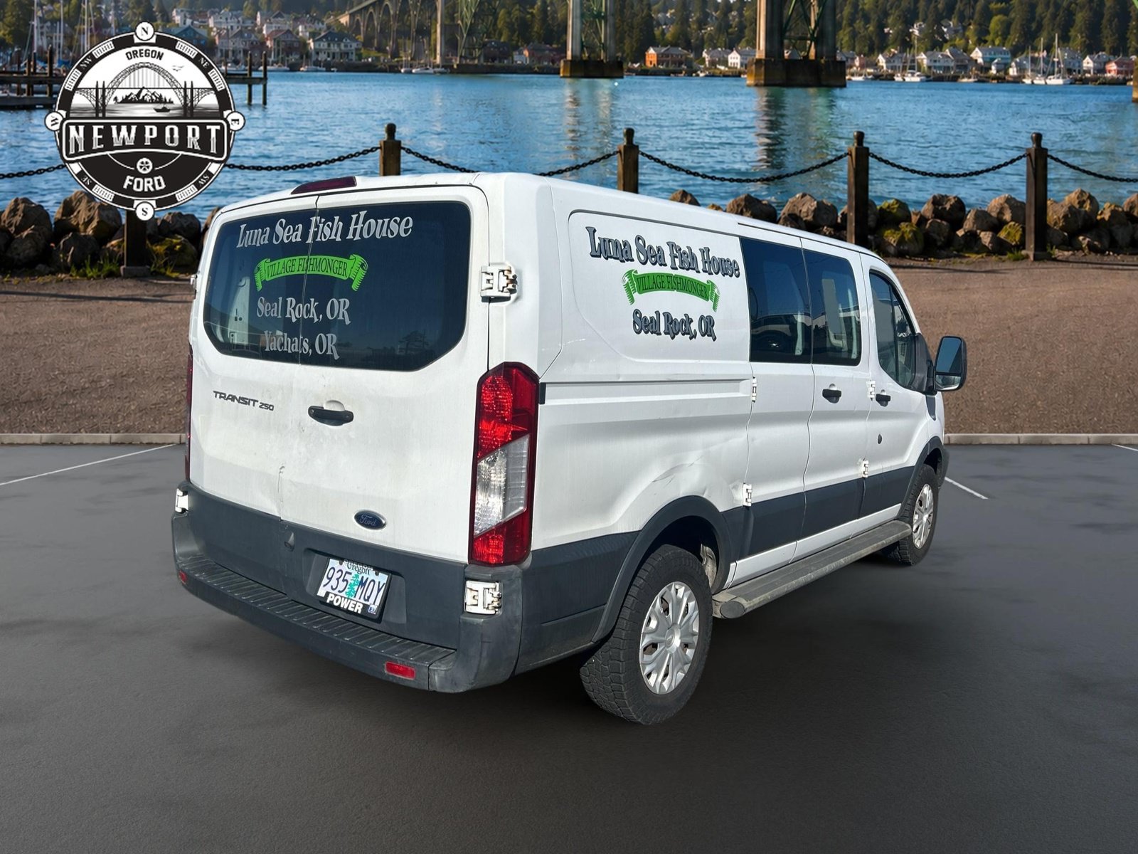 Used 2018 Ford Transit 250 130 Low Roof w/ Exterior Upgrade Package RWD image 9